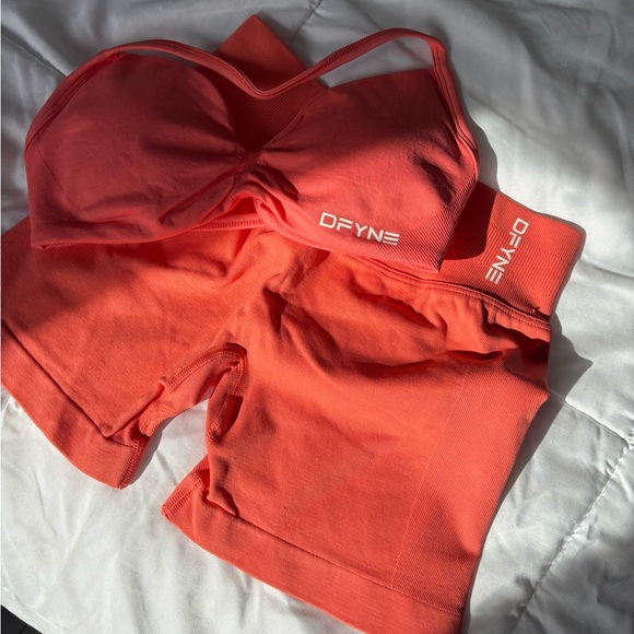 DFYNE set - Picture 4 of 4